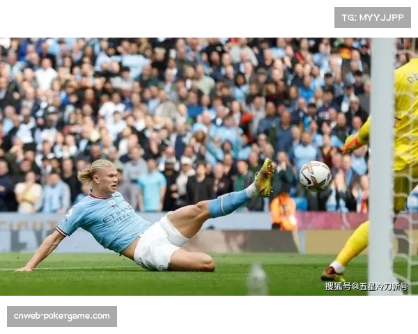 特写：福登禁区弧顶直塞穿透防线，哈兰德反越位单刀破门